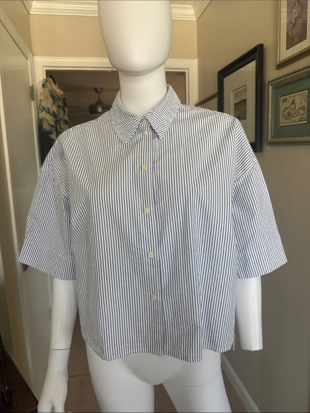 Cropped Contemporary Shortsleeved Shirt by Drykorn EU Brand Like New Size 8